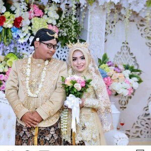 Wury Anggun Kusumawati profile icon