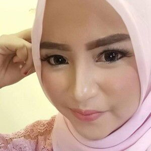 Elok Rahmatun profile icon