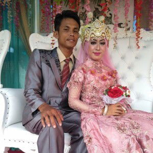 Riny Apriyani profile icon