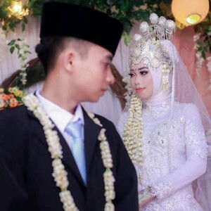 Puji Parhati profile icon