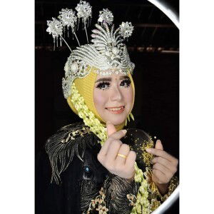 Yiyin Dewi profile icon