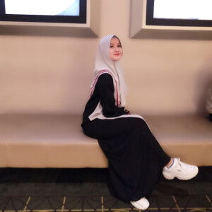 Putri Pratiwi profile icon