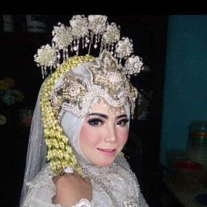 Rina Oktaviani profile icon