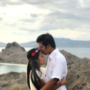 Dew Dewi Wahyu profile icon