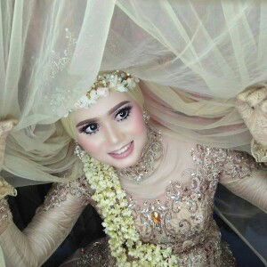 Dewi Zulia profile icon