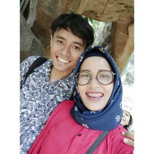 Desty Ade Saputri profile icon