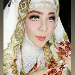 Ria Apriana Dewi
