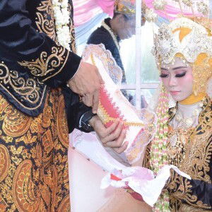 Dwi Intan Apriliyah profile icon