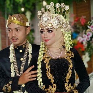 Erniyanti profile icon