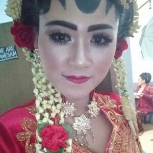 Ratnasari profile icon