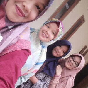 Rosmiati Restri profile icon