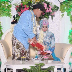 listyawati profile icon