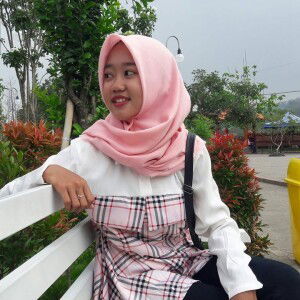 Riski Yuliasari profile icon