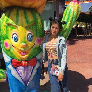 หญิง 'เนย profile icon