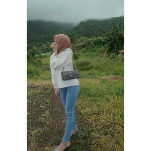 Erni Azzhuriva profile icon