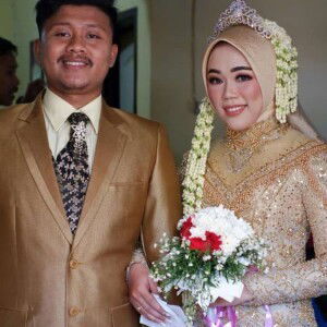 Dina Iswara profile icon