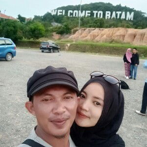 Reni Puspita Sari profile icon