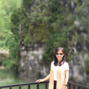 Yuli Andini profile icon