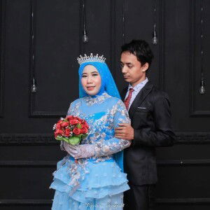 Retno Wati profile icon