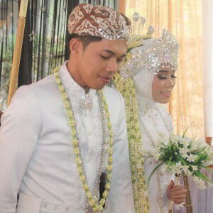 Dessy Febrianti Devi profile icon