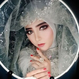 Nina Efinia profile icon