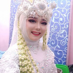 Apriliana Puja profile icon