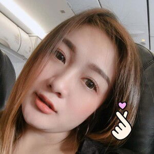 น้ำหนึ่ง ยืนเก็บตำลึงที่ริมระเบียง profile icon