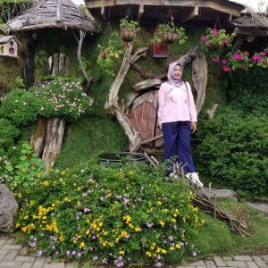 Desy Larasati profile icon