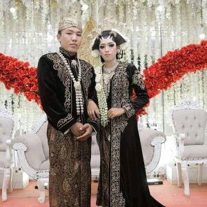 Dewi Ernawati profile icon