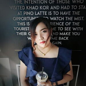 พลอย ลี่ profile icon