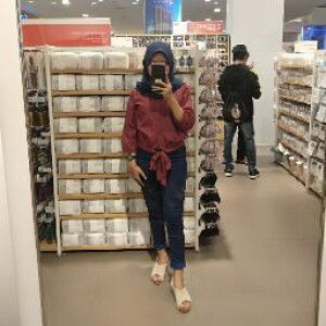 Dwy Ambar Wati profile icon