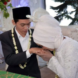 budi setyoningsih profile icon