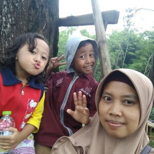 Refi Wahyuni profile icon