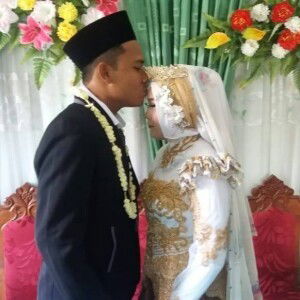 Rina suci kurniawati profile icon