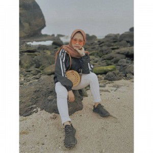 Astrie Ningsih Iswanti profile icon