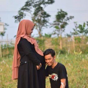 Rizna Wati profile icon