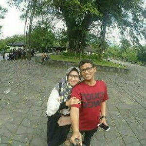 Rizqi Rakhma profile icon