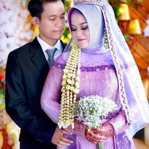 Esthi Dwi Prihatini profile icon