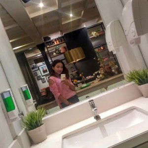 Junia Krismawati profile icon