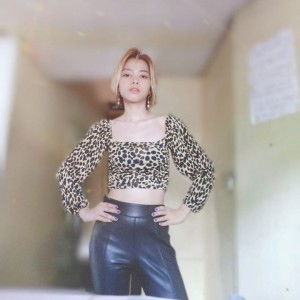 Luni Bi profile icon