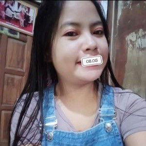 Leni Astutik profile icon