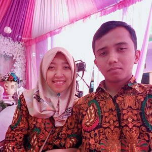 Putri Titin profile icon