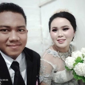 Ester Nira Damayanti Lapomi profile icon