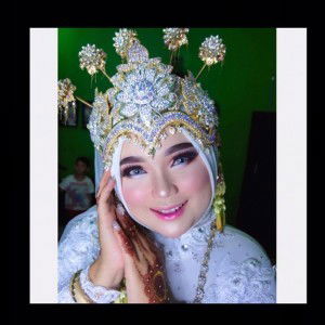 Devi Andriani profile icon