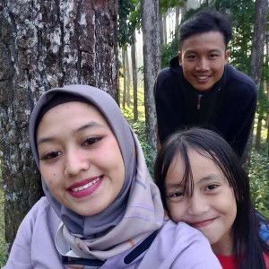 Astry Sri Purbasary profile icon