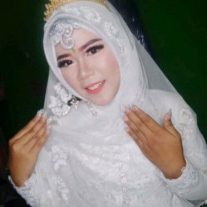 Evi Fitriani profile icon