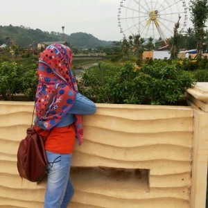 Oom Romdhoniah profile icon