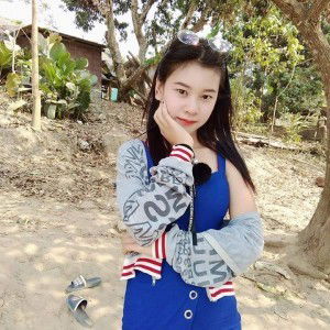 ดอกไม้ สีเทา profile icon