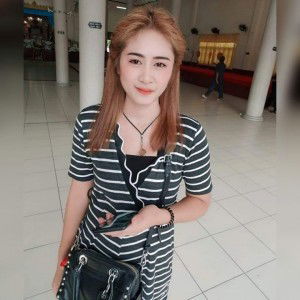 พลอย พลอย profile icon