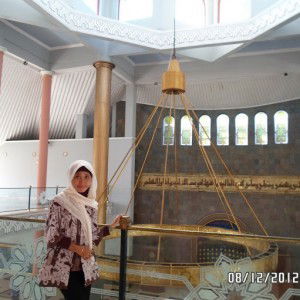 Etis Cahyaning Putri profile icon